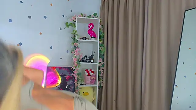 HoneyJohansson online show from October 7, 4:52 pm