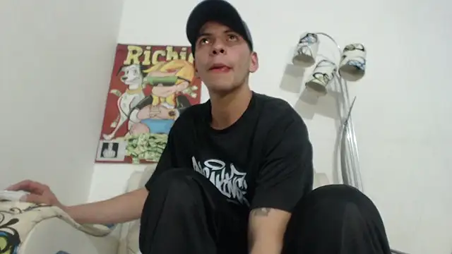 Thomasjons  online show from December 17, 3:44 am