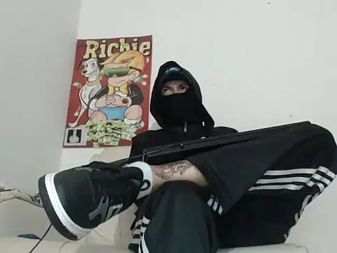 Snapshot of Thomasjons_ chatting on November 4, 12:47 am Thomasjons online show from November 4, 12:47 am