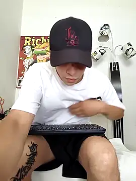 Thomasjons  online show from February 13, 6:30 pm