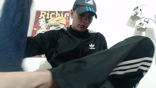 Snapshot of Thomasjons_ chatting on December 3, 10:09 pm Thomasjons online show from December 3, 10:09 pm