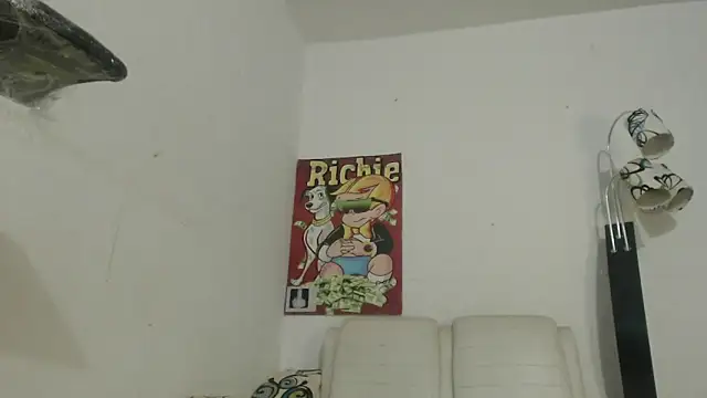 Snapshot of Thomasjons_ chatting on November 21, 2:32 am Thomasjons online show from November 21, 2:32 am