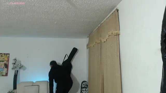 Thomasjons  online show from April 4, 4:19 am