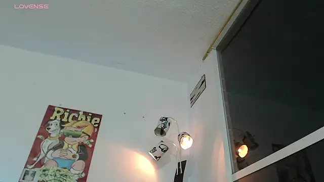 Thomasjons  online show from April 10, 4:08 am