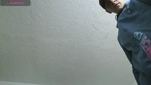 Snapshot of Thomasjons_ chatting on June 18, 1:04 am Thomasjons online show from June 18, 1:04 am