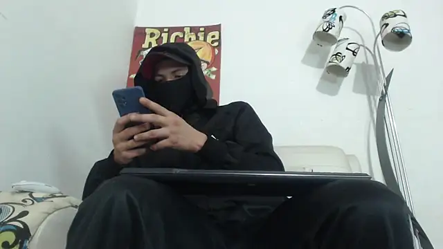 Snapshot of Thomasjons_ chatting on December 3, 6:25 am Thomasjons online show from December 3, 6:25 am