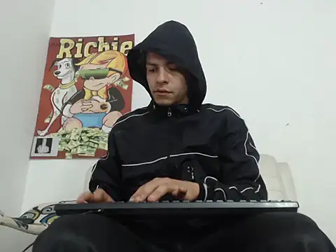 Snapshot of Thomasjons_ chatting on October 29, 9:41 am Thomasjons online show from October 29, 9:41 am