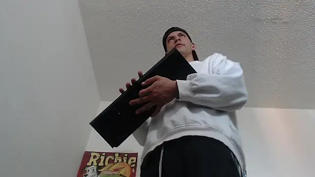 Thomasjons  online show from December 13, 8:04 pm