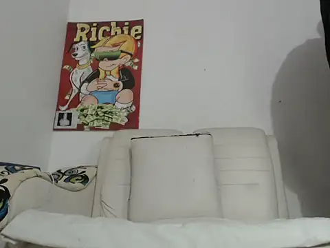 Snapshot of Thomasjons_ chatting on October 31, 10:05 pm Thomasjons online show from October 31, 10:05 pm