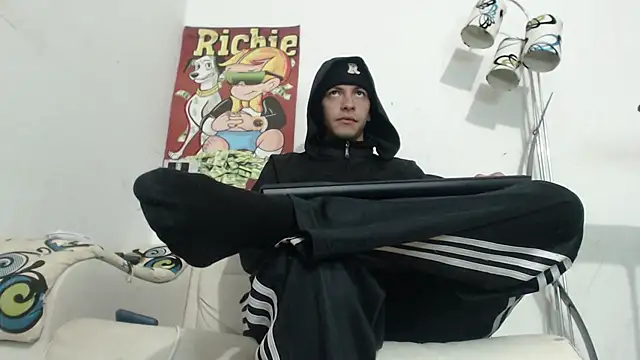 Snapshot of Thomasjons_ chatting on November 18, 9:12 am Thomasjons online show from November 18, 9:12 am