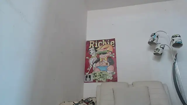 Snapshot of Thomasjons_ chatting on December 2, 6:20 pm Thomasjons online show from December 2, 6:20 pm