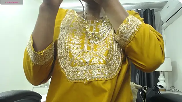 Snapshot of kairadayamai chatting on April 22, 12:34 pm kairadayamai online show from April 22, 12:34 pm