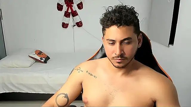 Snapshot of ashlan_king chatting on November 28, 4:01 am ashlan king online show from November 28, 4:01 am