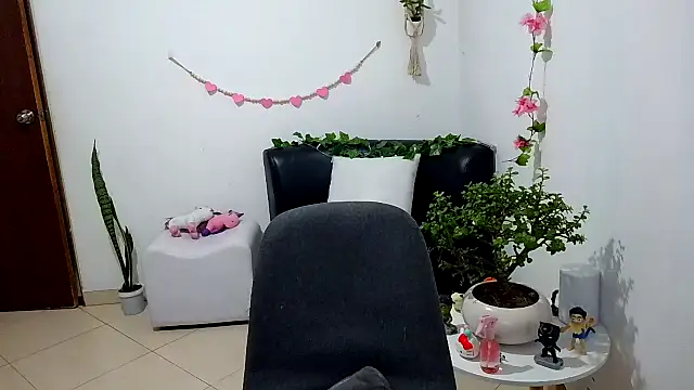 Snapshot of Zendaya11 chatting on November 8, 6:28 am Zendaya11 online show from November 8, 6:28 am