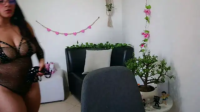 Snapshot of Zendaya11 chatting on November 6, 10:03 pm Zendaya11 online show from November 6, 10:03 pm