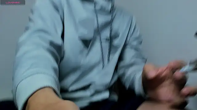 axel davis  online show from December 20, 9:01 am