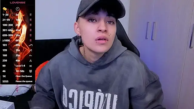 Snapshot of imlaiaaa chatting on December 5, 12:54 am imlaiaaa online show from December 5, 12:54 am