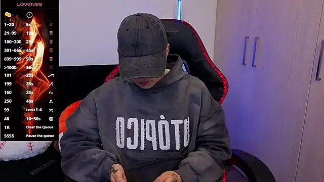 Snapshot of imlaiaaa chatting on December 3, 11:47 pm imlaiaaa online show from December 3, 11:47 pm