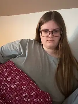 Snapshot of CurvyPaar2 chatting on February 4, 3:51 pm CurvyPaar2 online show from February 4, 3:51 pm