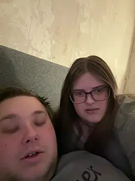 Snapshot of CurvyPaar2 chatting on February 17, 6:16 pm CurvyPaar2 online show from February 17, 6:16 pm