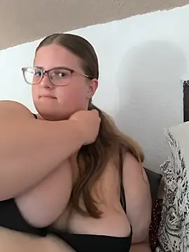 Snapshot of CurvyPaar2 chatting on July 11, 2:28 pm CurvyPaar2 online show from July 11, 2:28 pm