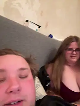 CurvyPaar2 online show from March 24, 9:04 pm