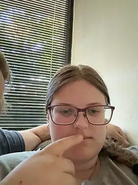 Snapshot of CurvyPaar2 chatting on September 28, 8:43 am CurvyPaar2 online show from September 28, 8:43 am