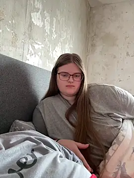 Snapshot of CurvyPaar2 chatting on February 18, 10:12 am CurvyPaar2 online show from February 18, 10:12 am