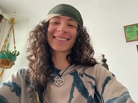 Snapshot of camille_delrey chatting on November 6, 6:23 pm camille delrey online show from November 6, 6:23 pm