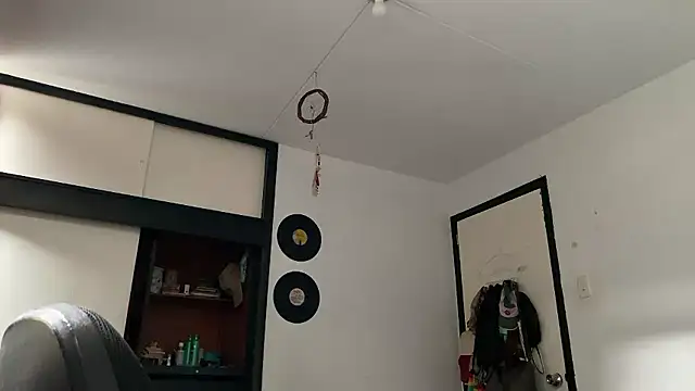 Snapshot of camille_delrey chatting on November 27, 7:47 pm camille delrey online show from November 27, 7:47 pm