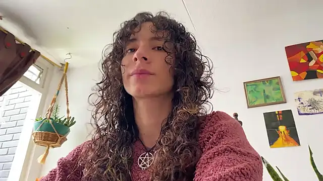 Snapshot of camille_delrey chatting on November 13, 4:00 pm camille delrey online show from November 13, 4:00 pm