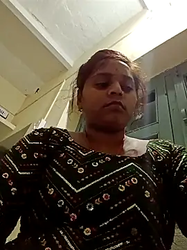 Snapshot of Hot_crety chatting on October 17, 12:51 pm Hot crety online show from October 17, 12:51 pm