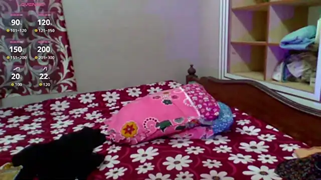 Snapshot of cute_girl007 chatting on June 19, 6:08 am cute girl007 online show from June 19, 6:08 am