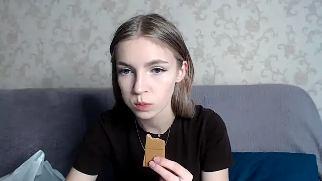 HitGyrl online show from November 12, 8:07 am