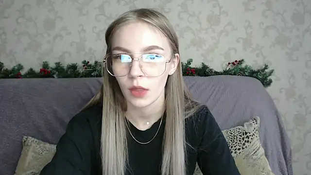 HitGyrl online show from January 6, 7:45 am