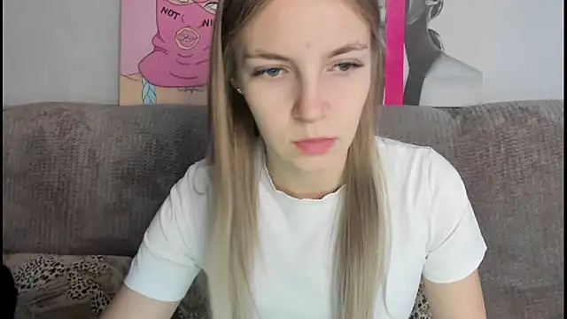 HitGyrl online show from December 3, 8:14 am