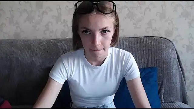 HitGyrl online show from September 12, 1:28 am