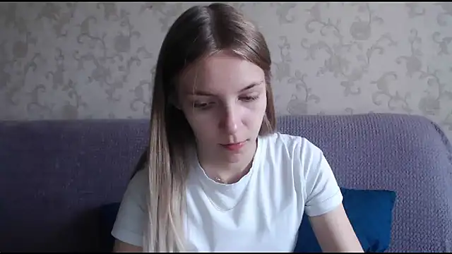 HitGyrl online show from October 29, 8:13 am