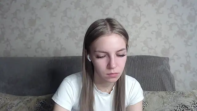 HitGyrl online show from March 11, 1:32 am