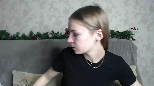 HitGyrl online show from February 19, 1:13 am