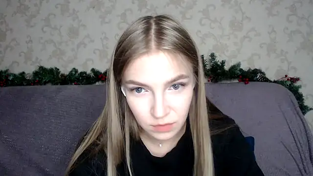 HitGyrl online show from December 15, 3:40 pm