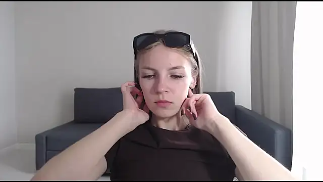 Snapshot of HitGyrl chatting on July 10, 6:57 am HitGyrl online show from July 10, 6:57 am