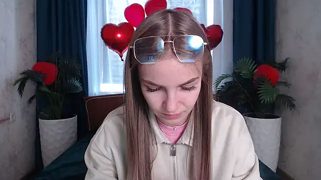 HitGyrl online show from February 23, 8:15 am