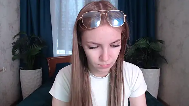 HitGyrl online show from May 9, 1:09 am