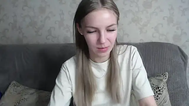 HitGyrl online show from April 2, 1:46 am