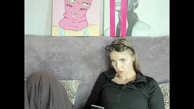 HitGyrl online show from September 28, 2:07 am