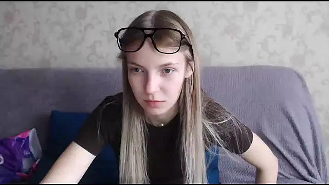 HitGyrl online show from November 1, 8:19 am