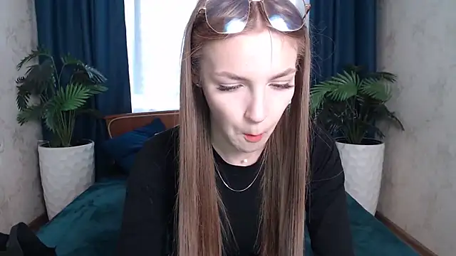 HitGyrl online show from May 18, 8:08 am