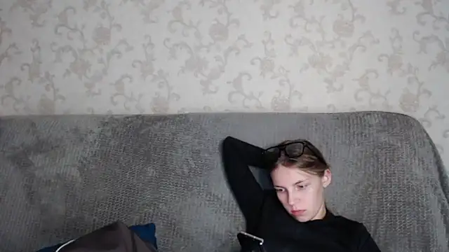 HitGyrl online show from October 8, 1:12 pm