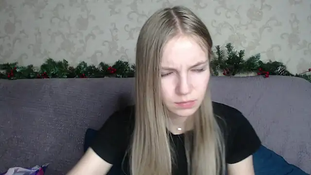 HitGyrl online show from December 19, 2:26 am